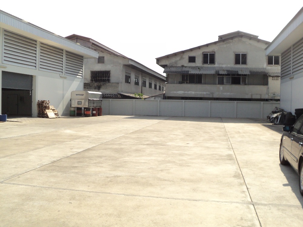 ขาย-ให้เช่า โรงงาน/โกดัง ถนนลำลูกกา คลอง 3 เนื้อที่ 600 ตรว. มี 2 โกดังในพื้นที่ รวมพื้นที่ใช้สอยทั้งหมด 2,400 ตรม. โรงงาน ให้เช่า ฿180,000/ด.